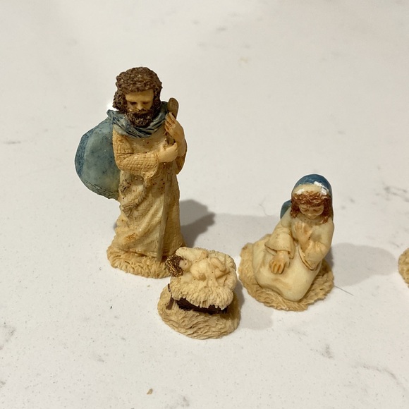 United design Corp. miniature nativity scene 9 pieces - Picture 6 of 14